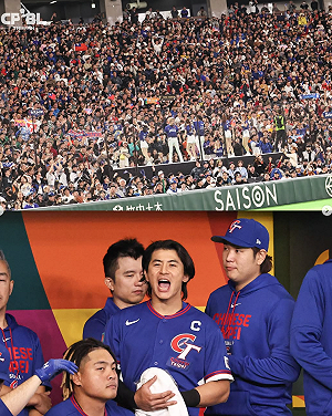 自爆助澳抗台遭肉搜！昔與藍民代合照遭起底 本人終於道歉： 開玩笑