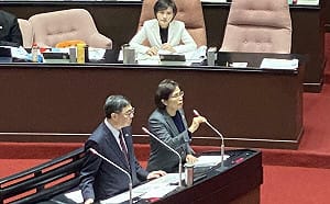 顏慧欣遭霸凌  鄭麗君哽咽：她沒跟我講經貿辦工作情形