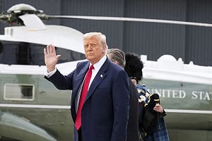 用兵伊朗目標又改　川普要對方無條件投降