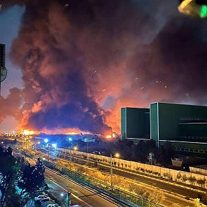 (影) 美以深夜轟炸！德黑蘭機場陷入火海 伊20年地下飛彈基地大爆炸