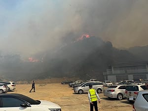 台中大肚公墓火警　直升機協助滅火