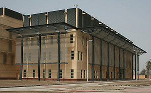 巴格達美國大使館遭火箭彈攻擊　防空系統攔截成功無傷亡