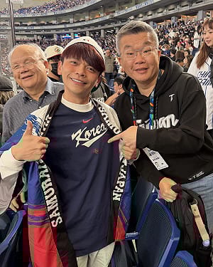 台韓大戰開打！「反指標」蔡阿嘎全副武裝挺韓 蔡其昌讚：台灣英雄