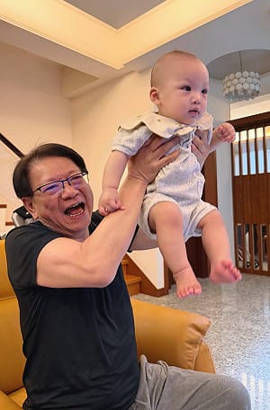 中華隊延長賽擊敗韓國 潘孟安抱嫩嬰高喊「Team Taiwan，台灣尚勇」 