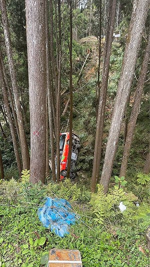 南投杉林溪遊園接駁車墜谷　1男頭部重創不治