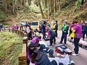 南投杉林溪巴士墜谷釀1死7傷！檢察官到場勘查 園方：理賠醫療負全責