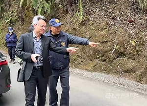 南投杉林溪遊園接駁車墜谷　檢察官赴現場勘查