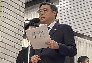 赴日看經典賽 卓榮泰稱包機遊覽車及門票及隨扈：都是我付、單據都在我手上