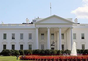 白宮：美國海軍未護送任何油輪度過荷莫茲海峽