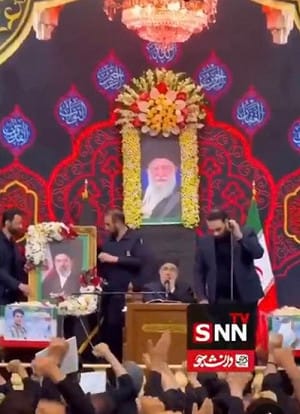 (影) 「照片現身」領袖就職! 穆傑塔巴傳已重傷或死亡 真正「影武者」是他....