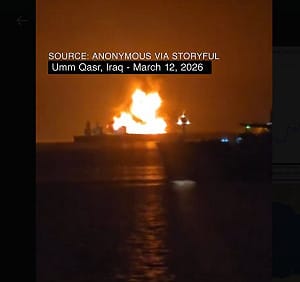 （影）火光衝天！伊朗炸藥船襲擊伊拉克水域美國2艘燃料油輪 1船員死亡