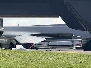 (影)美軍修改空襲策略 「炸彈之母」、巨型鑽地彈先後出場 伊朗軍機也成打擊目標