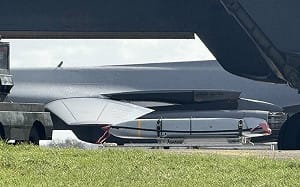 (影)美軍修改空襲策略 「炸彈之母」、巨型鑽地彈先後出場 伊朗軍機也成打擊目標