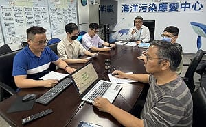 海軍S-70C副油箱誤觸落海   海保署緊急啟動科技監控應變