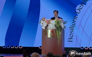 駐台使節團長籲團結 林佳龍：台灣願在民主夥伴間扮演「黏著劑」 