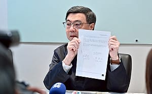 卓榮泰終於秀赴日4張「自費」單據！包機費用208萬元