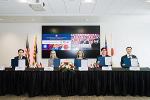 台美日確立「半導體戰略三角」  陳其邁簽署經濟合作備忘錄 