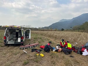 屏東三地門飛行場意外　男駕滑翔傘墜落送醫不治