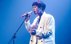 李茂珍來台伴粉共度白色情人節！見「玫瑰燈海應援」驚呆：怎麼會出現這個