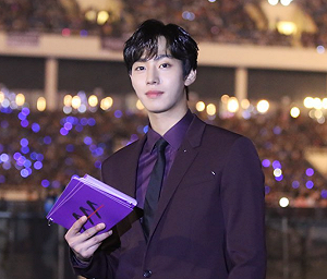 《Kpop獵魔女團》奪奧斯卡獎最佳動畫！安孝燮首登紅毯帥翻全場