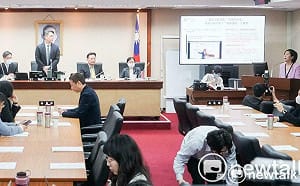 快訊》整場以「女士」稱呼 李貞秀首質詢踢鐵板 官員拒上台備詢成「個人秀場」 