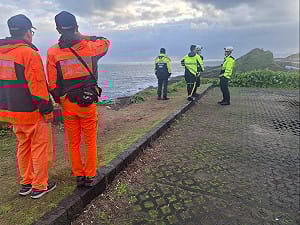 70歲老翁東北角釣魚失蹤！釣具留岸邊  直升機出動搜救