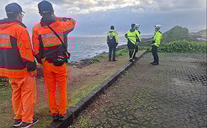 70歲老翁東北角釣魚失蹤！釣具留岸邊  直升機出動搜救