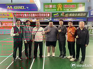 李洋訪達陣羽球館向守護度過低潮教練團隊致謝   飲水思源最佳典範