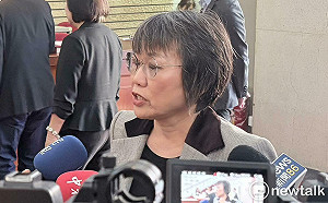 李貞秀質詢中與陳智菡咬耳朵　劉世芳平淡：沒看法