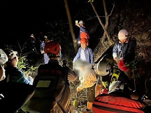 女子獨行火炎山香茅古道摔邊坡　警消暗夜搜救