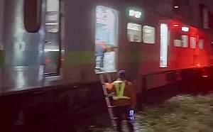 76歲翁闖入軌道遭區間車撞亡！台鐵班次大亂156分鐘　