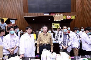 後悔318太陽花學運幫柯文哲造神！ 前幕僚：我這輩子犯最大的錯誤