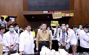 後悔318太陽花學運幫柯文哲造神！ 前幕僚：我這輩子犯最大的錯誤