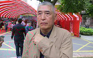 名導柯一正不滿車庫被擋憤而砸車！ 打凹車門被依毀損罪起訴