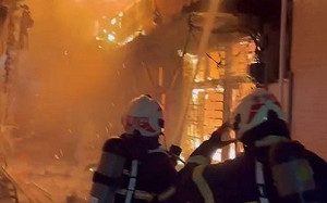 嘉義市清晨惡火延燒13戶！1人傷燙傷送醫 2原因增救火難度