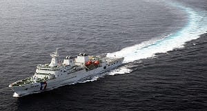 中國海警「3102」惡意侵擾東沙海域逾25小時　海巡「高雄艦」強勢驅離