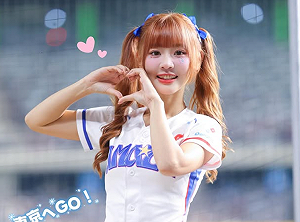 小映登WBC花絮！「朝鏡頭揮拳」萌翻球迷：吃可愛長大