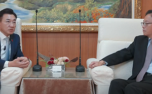 藍營市長布局再下一城！江啟臣獲張善政力挺　夜襲楊瓊瓔本命區拚聲勢