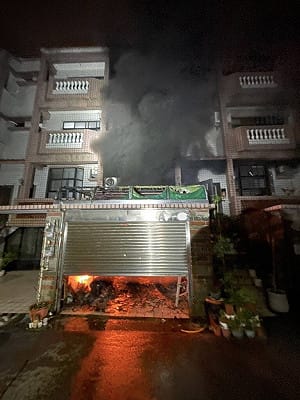 頭份4樓透天厝暗夜竄火煙住戶一度受困 4人送醫觀察