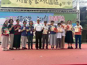 六堆園區疊盤花敬伯公    湖畔千人野餐看表演