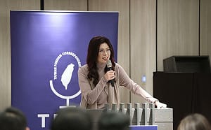 出席外媒記者會 鄭麗文再喊：兩岸和平是唯一出路　