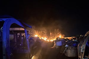 台南仁德工廠火災　疑1人受困灌救中