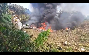 (影) 載百人軍機起飛即墜 ! 哥國C-130「大力神」失事釀66死 總統震怒開鍘