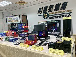 直播主開箱史上最貴「月光寶盒」！刑事局查扣7萬款盜版遊戲 侵權市值逾11億