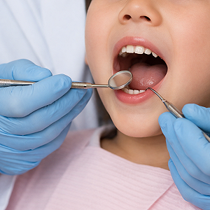 家長怒了！牙醫對女童耳語「送妳叔叔的心」　遭疑戀童關帳道歉