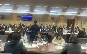 翁曉玲今沒出席  立院程委會表決、民進黨還是輸1票