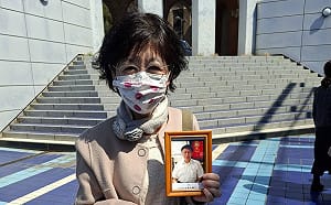 攜柯文哲照片赴日出席兒子東大畢典　陳佩琪：無比與有榮焉！