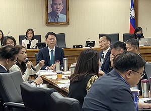 「參不加機密會議都被你講」 徐巧芯回擊顧立雄：「懂了沒有啊」 