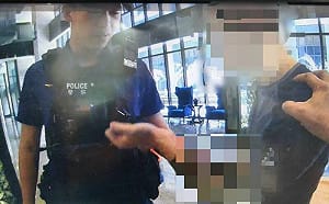 電梯內男女吵架還抽菸！成大生「看一眼」遭痛毆 網：太誇張