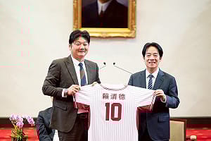 蔡其昌送「歐告」陪賴清德等統一獅來總統府 曾豪駒：二連霸明年再來報到 